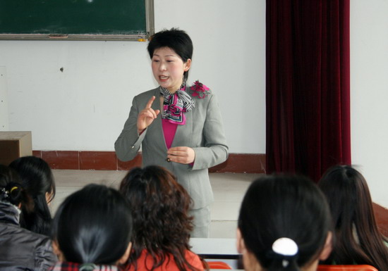 三八节:宝中工会送美丽,送健康,送满意