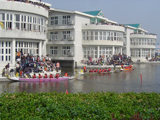 淮安外国语学校首届龙舟节5月28日隆重举行