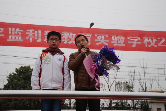 教师代表杜艳堂老师讲话