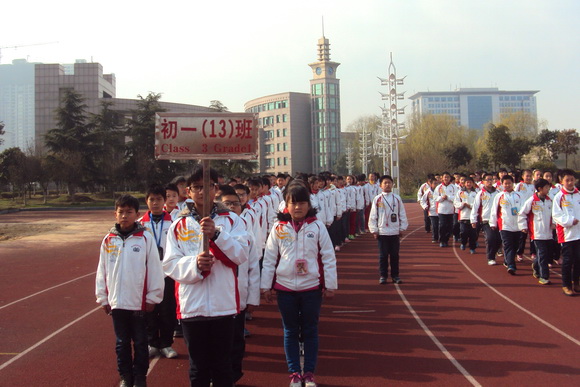 跑操方阵入场