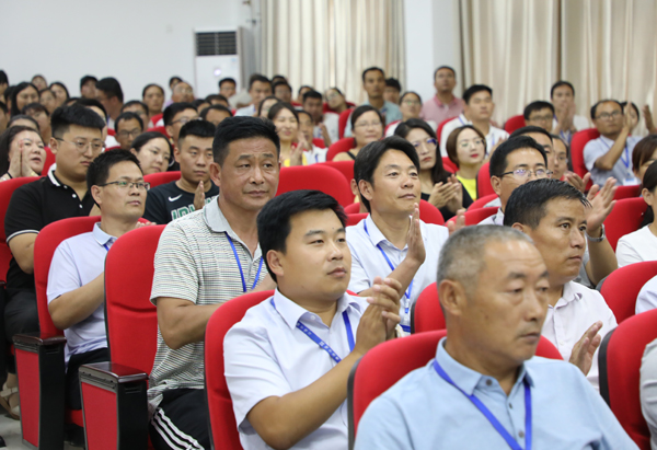 山东枣庄翔宇中学迎来江苏名校长朱建文