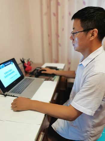 曙光小学部:曙光“拍了拍”你,喊你参加云端培训