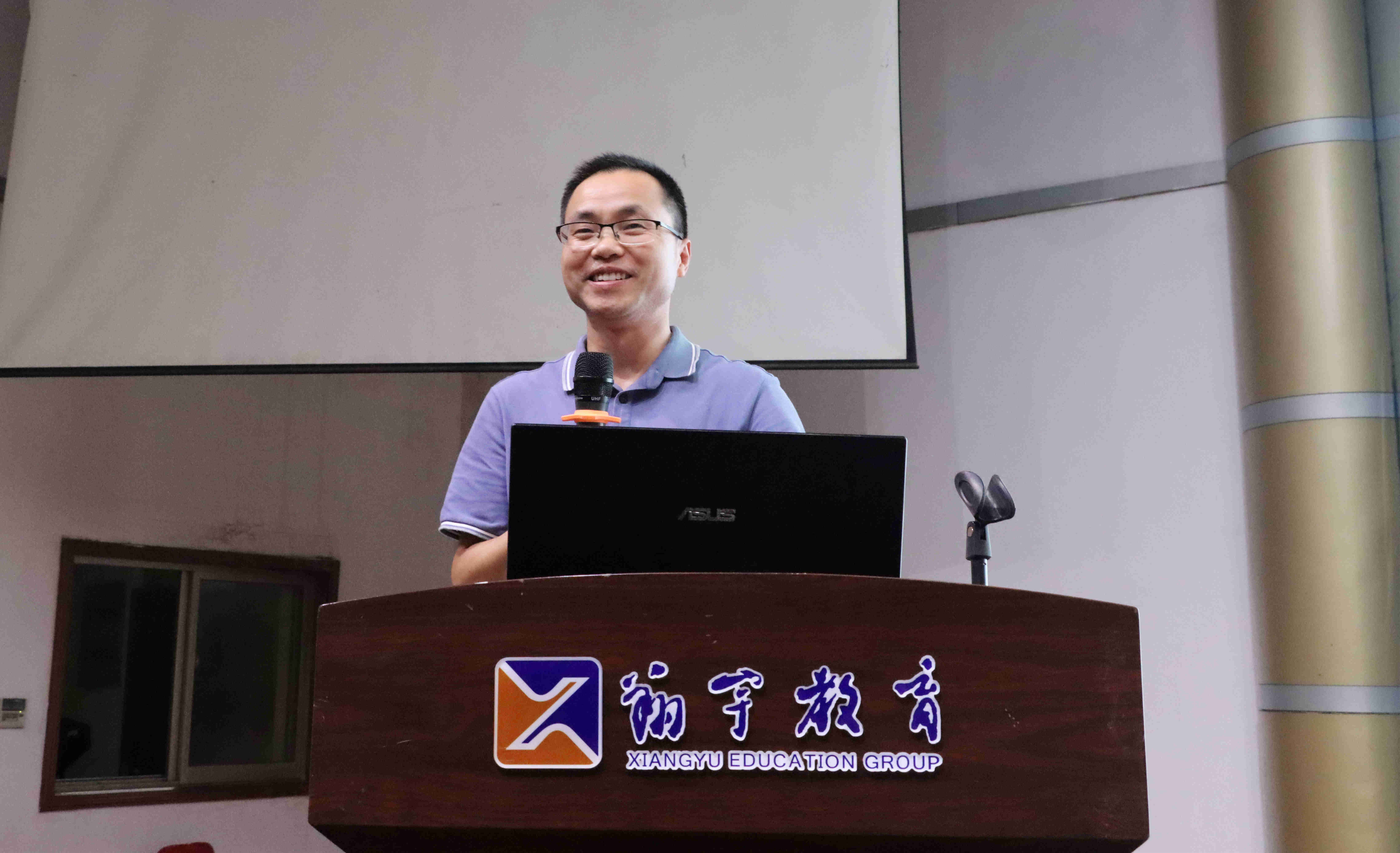 监利中学召开高一年级下学期期末考试表彰大会