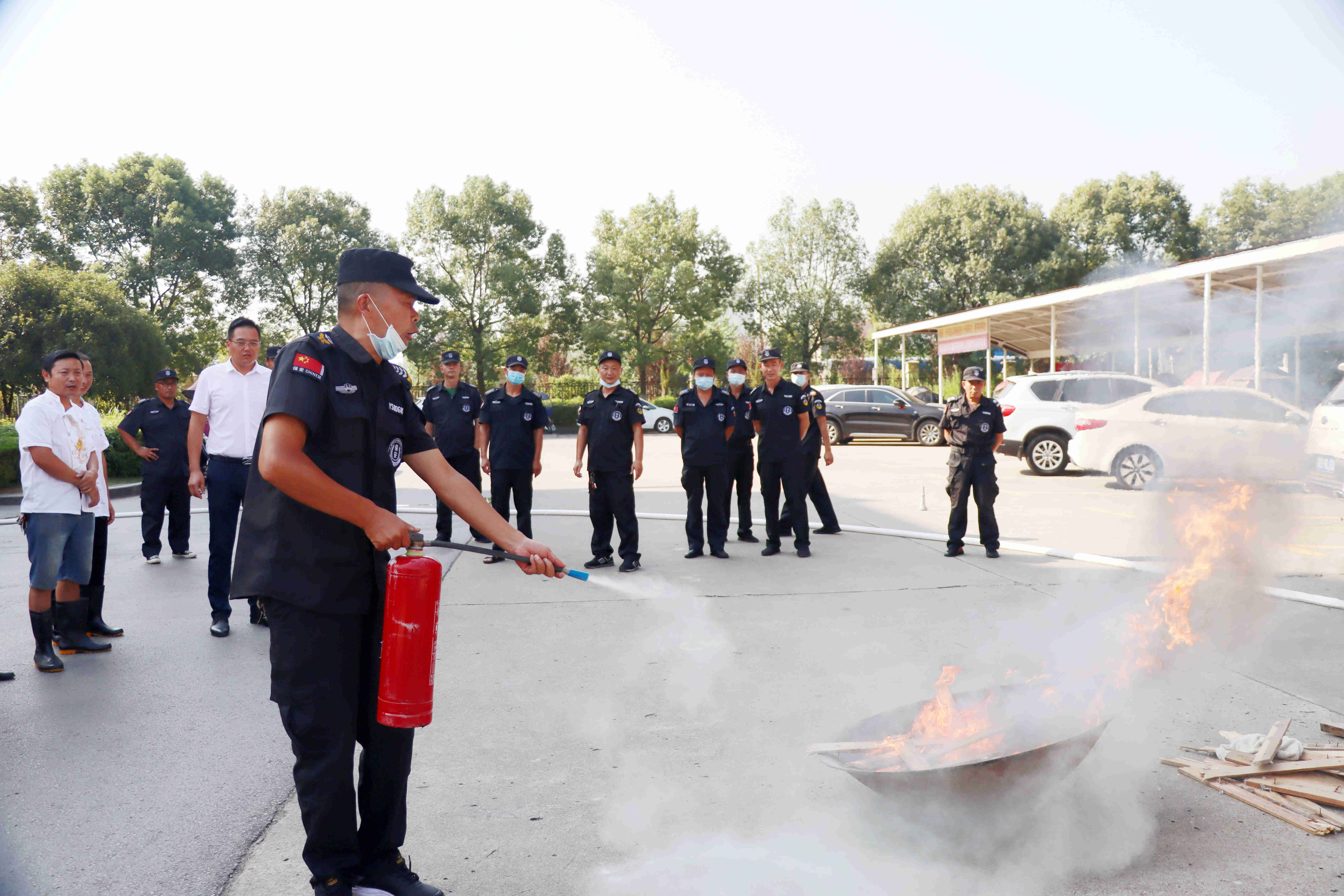 监利中学召开安全工作会议及开展消防应急演练
