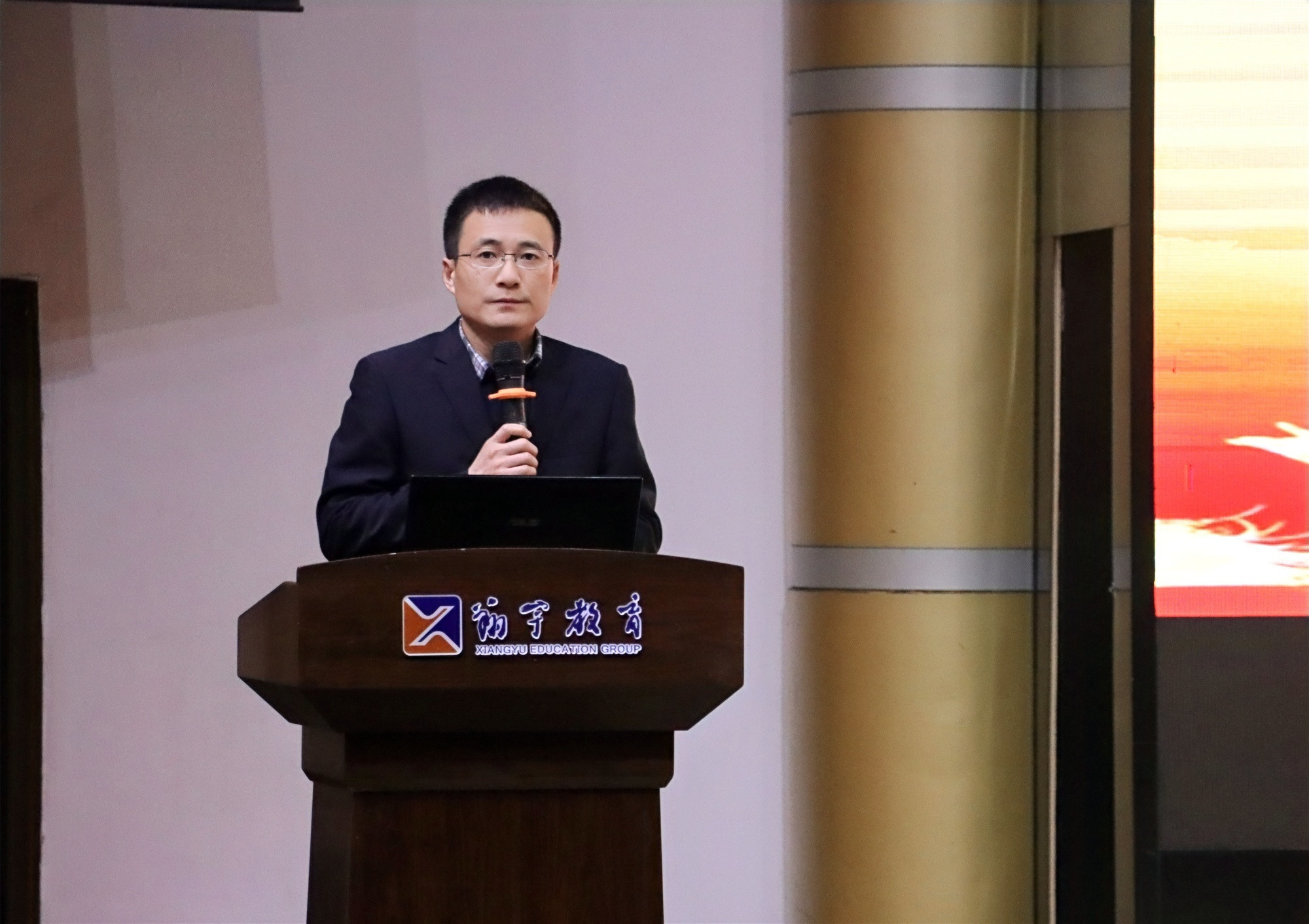 监利中学举行高一年级期中表彰暨语文主题学习动员会