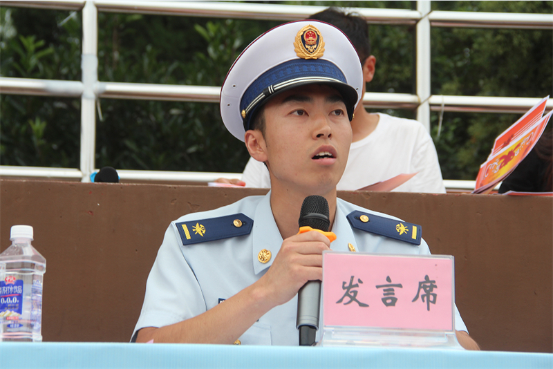 以军训之名,一睹青春”戎“颜