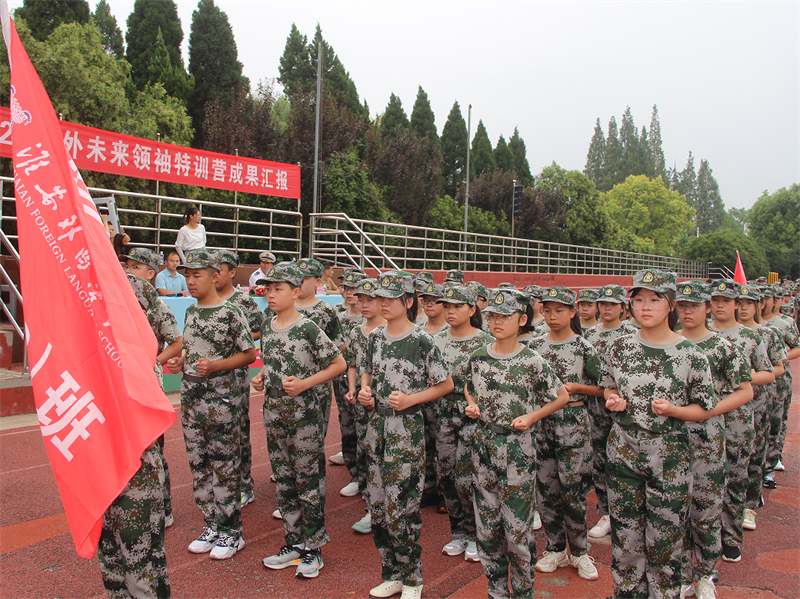 以军训之名,一睹青春”戎“颜