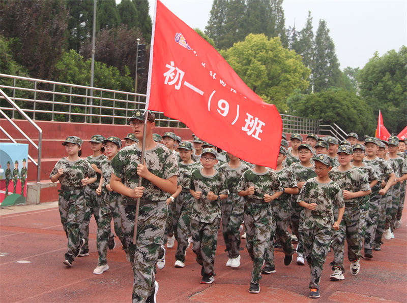 以军训之名,一睹青春”戎“颜