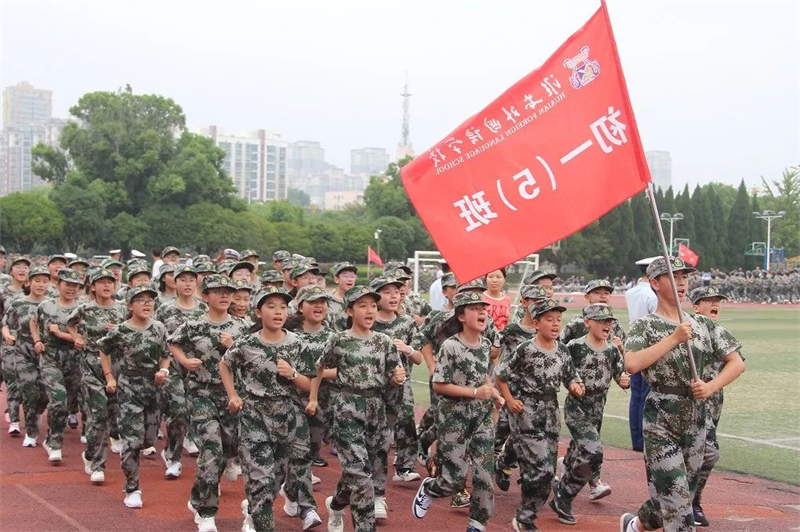以军训之名,一睹青春”戎“颜