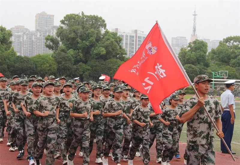 以军训之名,一睹青春”戎“颜