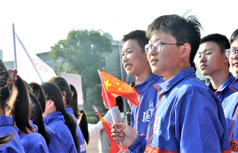 秋风旗鼓迎少年, 运动狂欢显芳华