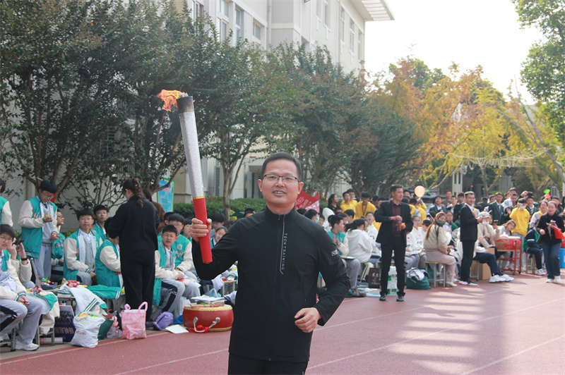 秋风旗鼓迎少年, 运动狂欢显芳华