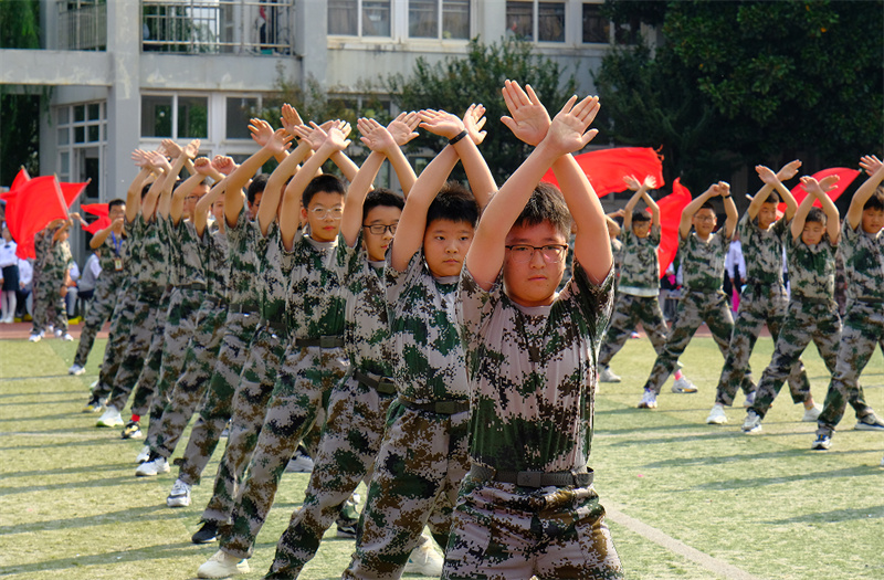 秋风旗鼓迎少年, 运动狂欢显芳华