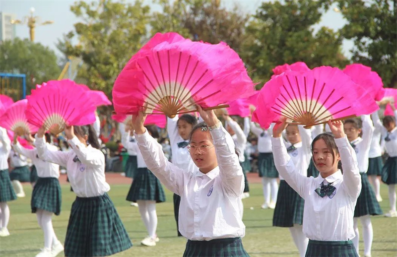 秋风旗鼓迎少年, 运动狂欢显芳华