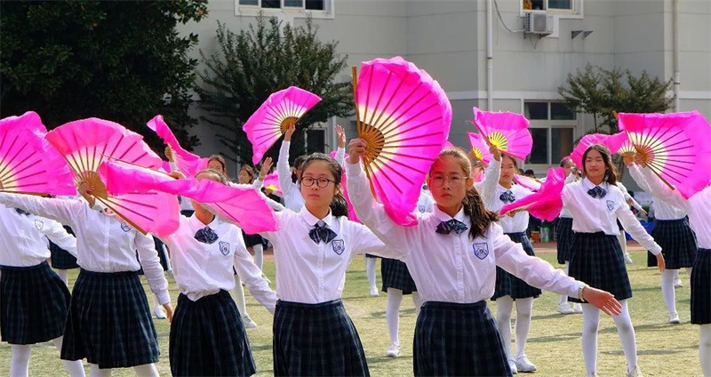 秋风旗鼓迎少年, 运动狂欢显芳华