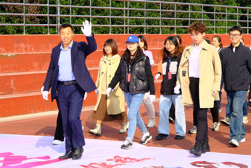 秋风旗鼓迎少年, 运动狂欢显芳华