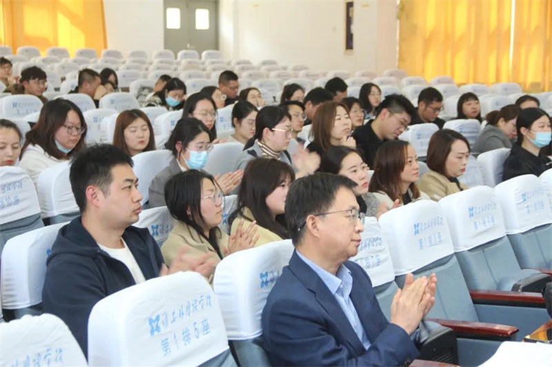 淮外举行“大概念大单元”课堂观摩活动