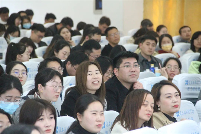 淮外举行“大概念大单元”课堂观摩活动