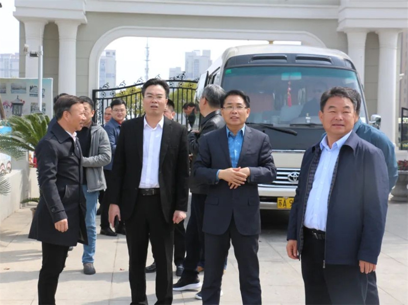 广西梧州市藤县党政考察团来淮外参观考察