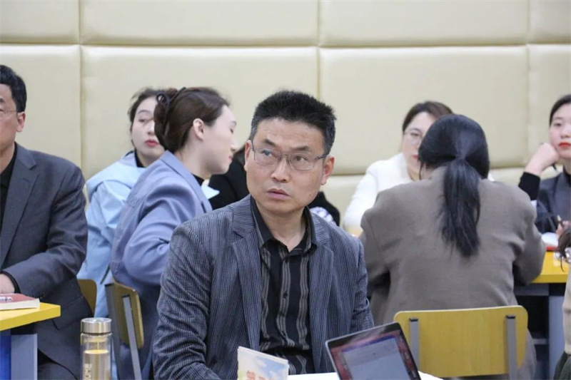 汇聚名家智慧,指点课改迷津