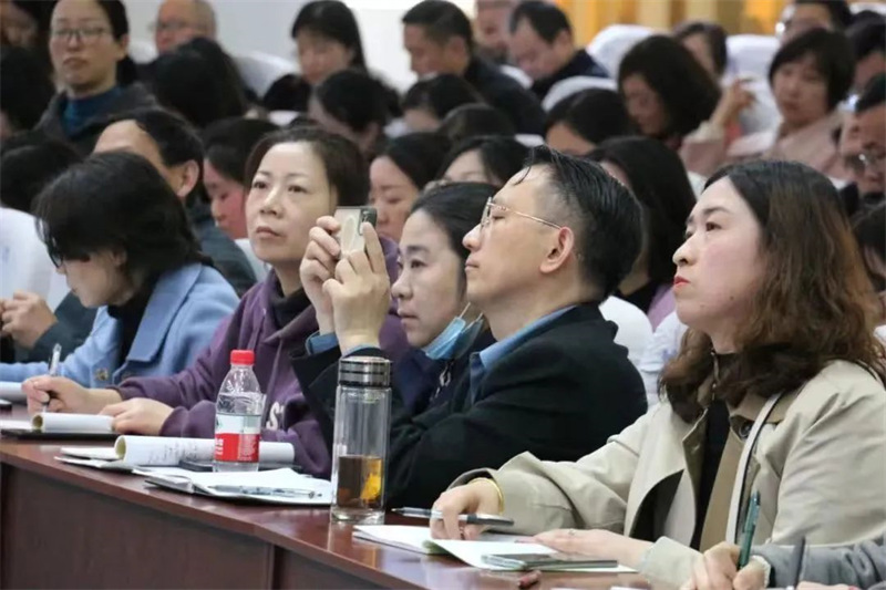 汇聚名家智慧,指点课改迷津