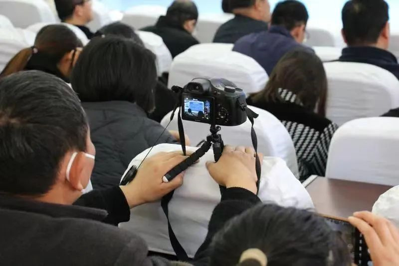 汇聚名家智慧,指点课改迷津