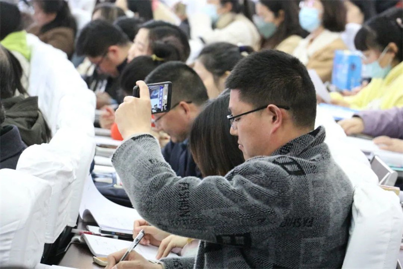 汇聚名家智慧,指点课改迷津