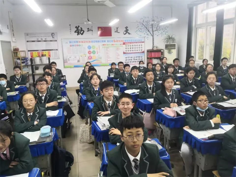 梨花风起正清明,缅怀英烈寄深情