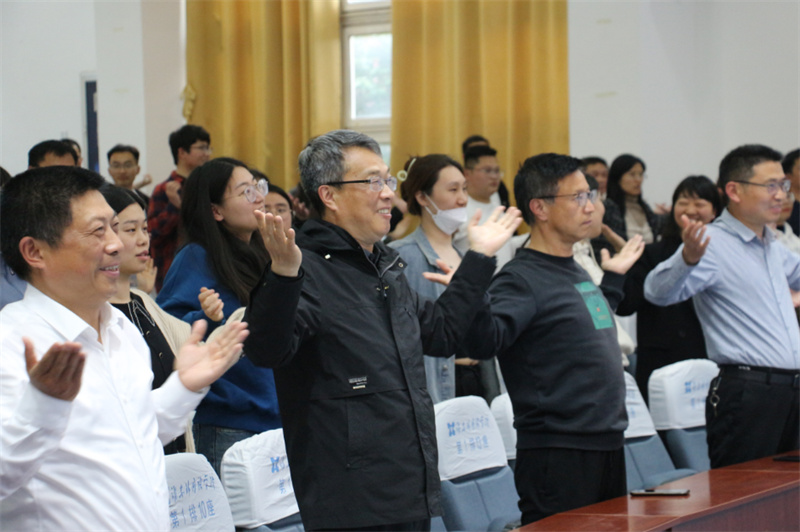 淮外召开2022-2023学年第七期教职工研修会