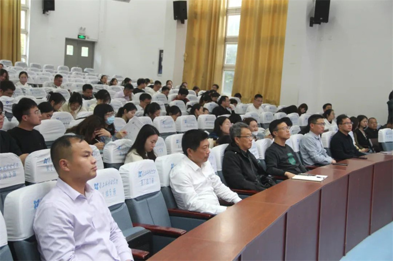 淮外召开2022-2023学年第七期教职工研修会