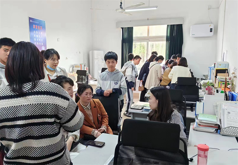淮外初一:春风正暖育花开,家校同行向未来