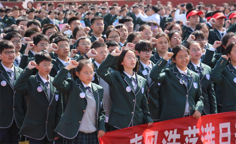 淮外初二年级举行青春仪式